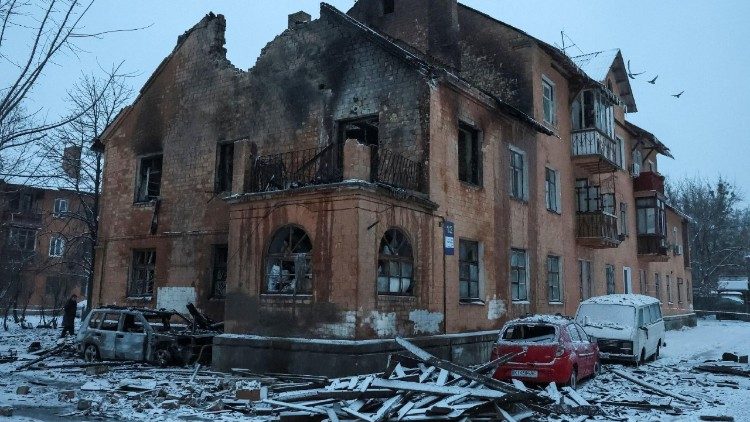 Um pr&eacute;dio de apartamentos atingido por um ataque de drone russo, em meio ao ataque da R&uacute;ssia &agrave; Ucr&acirc;nia, em Kiev, Ucr&acirc;nia, em 9 de janeiro de 2026. REUTERS/Anatolii Stepanov