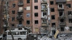 Prédio residencial atingido por um míssil russo no final da noite de ontem, em meio ao ataque da Rússia à Ucrânia, na cidade de Kryvyi Rih, região de Dnipropetrovsk, Ucrânia, em 9 de janeiro de 2026. REUTERS/Stringer