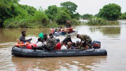 Baba Mtakatifu amewakumbuka na kuwaombea waathirika wa mafuriko Kusini mwa Afrika na amekumbushia pia madhila makubwa wanayopitia wananchi walioko Mashariki mwa Jamhuri ya Kidemokrasia ya Kongo, DRC.