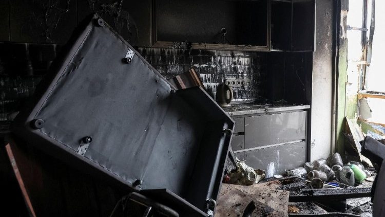 Interior de um apartamento danificado em um pr&eacute;dio atingido por um ataque de drone russo, em meio ao ataque da R&uacute;ssia &agrave; Ucr&acirc;nia, na cidade de Chornomorsk, regi&atilde;o de Odessa, Ucr&acirc;nia, em 20 de janeiro de 2026. REUTERS/Nina Liashonok