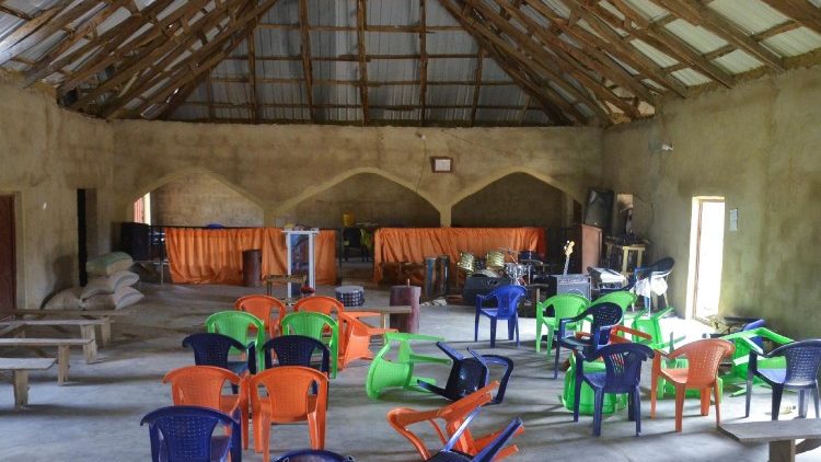 У штаце Кадуна на поўначы Нігерыі ўзброеныя бандыты ўварваліся ў два храмы падчас набажэнстваў і выкралі вернікаў