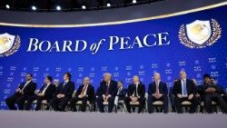 En Davos, la ceremonia oficial de firma del Board of Peace impulsado por Donald Trump (ANSA).