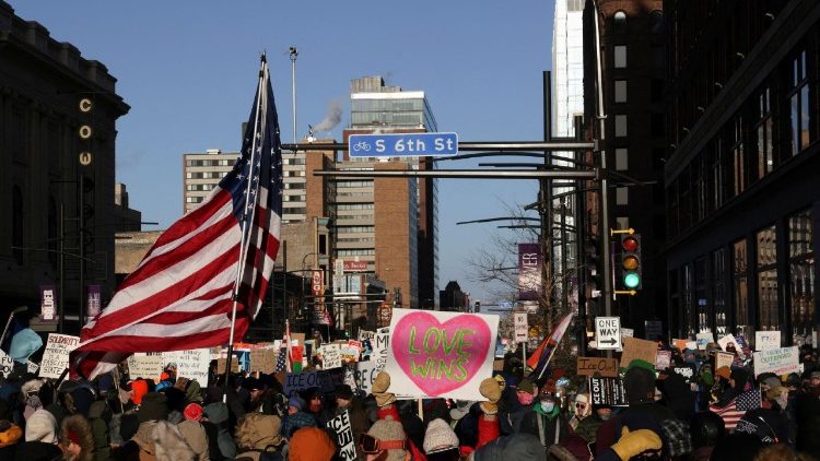 Una delle mobilitazioni contro l'invio di migliaia di agenti dell'immigrazione nelle strade di Minneapolis da parte del presidente degli Stati Uniti Trump