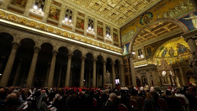 Egy&uuml;tt a falakon k&iacute;v&uuml;li Szent P&aacute;l bazilik&aacute;ban 