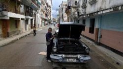 Ein Mechaniker in Havanna