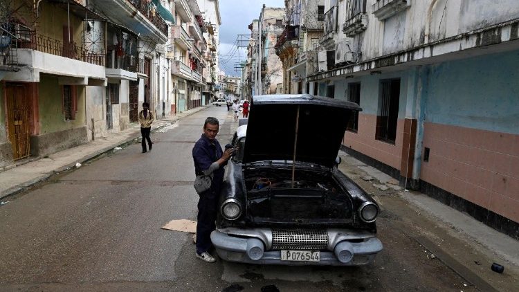 Ein Mechaniker in Havanna