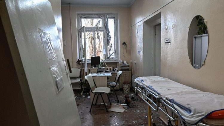 Ala danificada da maternidade atingida por um ataque de drone russo, em meio ao ataque da R&uacute;ssia &agrave; Ucr&acirc;nia, em Zaporizhzhia, Ucr&acirc;nia, em 1&ordm; de fevereiro de 2026. REUTERS/Stringer