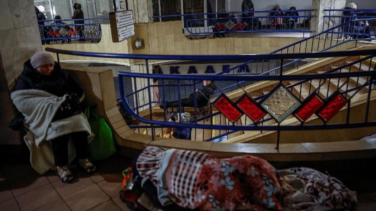 Residents take shelter inside a metro station during a Russian overnight missile and drone strike, with temperatures falling below –20&deg;C (about -4 degrees Fahrenheit), amid Russia's attack on Ukraine, in Kyiv, Ukraine February 3, 2026. REUTERS/Alina Smutko