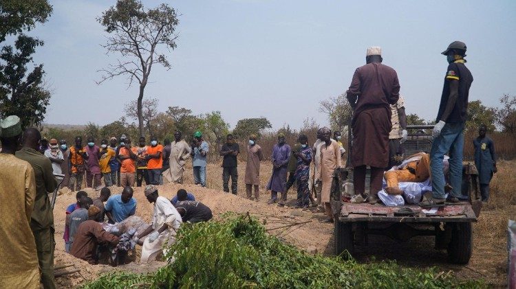 Le immagini di un recente attacco nel villaggio nigeriano di Kaiama