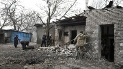 Un'area di Zaporizhzhia dopo l'attacco russo del 6 febbraio