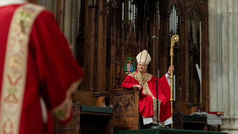 Mgr Ronald Hicks, nouvel archevêque de New York (États-Unis), lors de sa messe d'installation en la cathédrale Saint-Patrick, le 6 février 2026. 