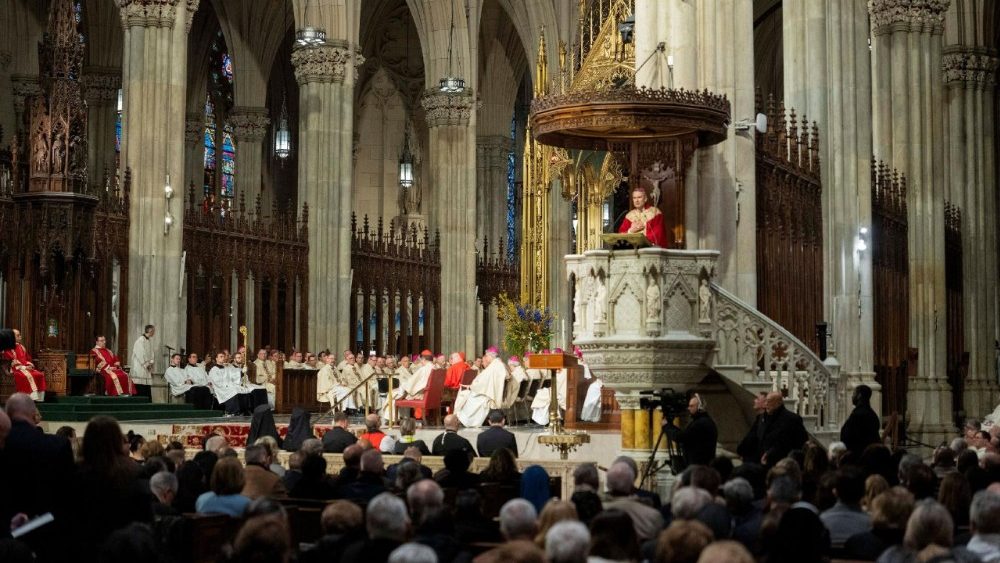 Mgr Ronald Hicks, nouvel archevêque de New York (États-Unis), lors de sa messe d'installation en la cathédrale Saint-Patrick, le 6 février 2026. 