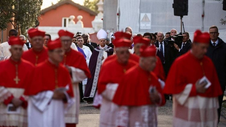 Bűnb&aacute;nati k&ouml;rmenet az Aventinus-dombon