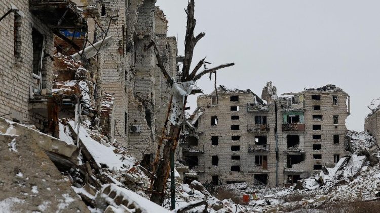 Ru&iacute;nas de pr&eacute;dios na cidade abandonada de Marinka (Maryinka), destru&iacute;do durante o conflito entre R&uacute;ssia e Ucr&acirc;nia na regi&atilde;o de Donetsk, &aacute;rea controlada pela R&uacute;ssia na Ucr&acirc;nia, 18 de fevereiro de 2026. REUTERS/Alexander Ermochenko