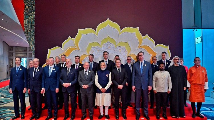 ഉച്ചകോടിയിൽ സംബന്ധിച്ച ലോകനേതാക്കൾ 