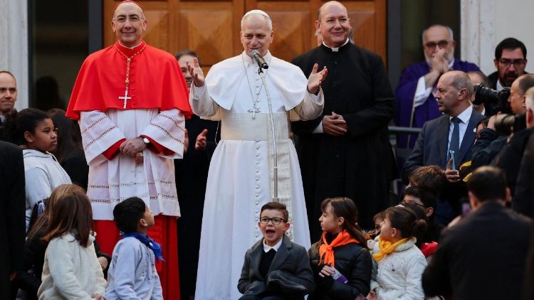 संत पापा लियो 14वें सेंट्रल रोम के कास्त्रो प्रिटोरियो में येसु के पवित्र हृदय पल्लीवासियों के साथ