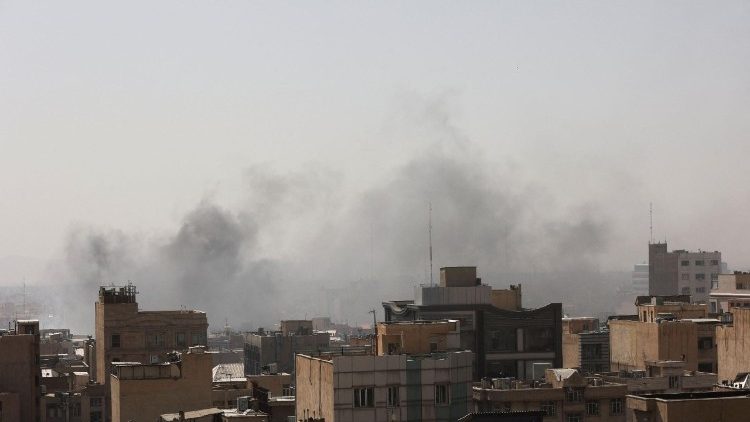 Questa mattina all'alba l'attacco congiunto di Usa e Israele su Teheran