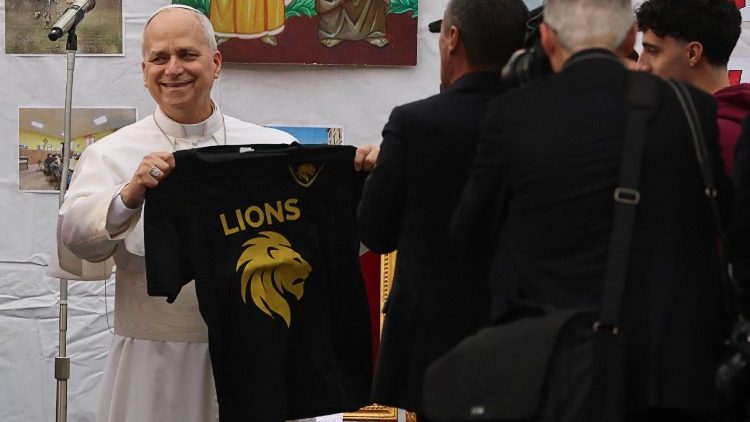 Papst Leo bei seinem Pfarreibesuch im Osten Roms