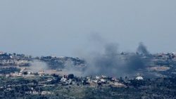 Il fumo si alza dal Libano meridionale, nel mezzo dell'escalation tra Hezbollah e Israele