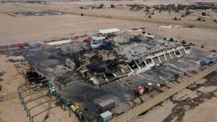 Eine Drohnenaufnahme zeigt die Schäden an einem Gelände mit Büros und Lagerhallen des US-Unternehmens Halliburton nach einem Drohnenangriff in Basra