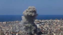 Moshi ukipanda baada ya shambulio la Israel katika vitongoji vya kusini mwa Beirut.