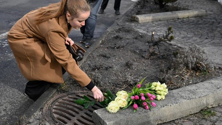Blumen in Gedenken an die Opfer von Kerzers