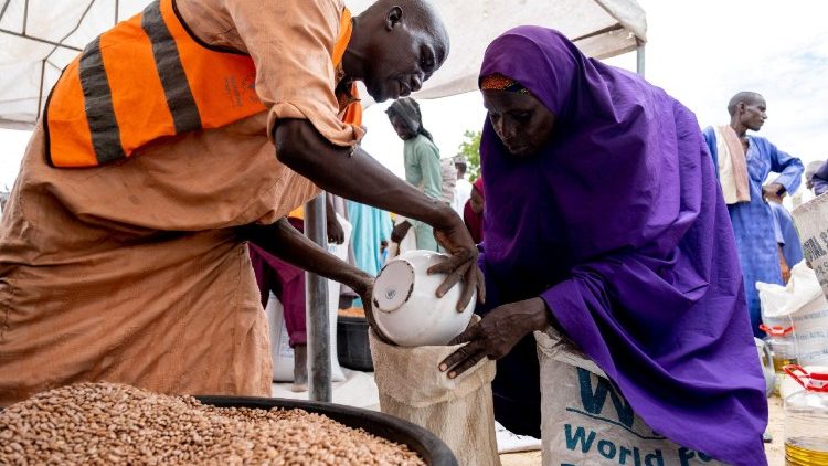 Distribución de ayuda del Programa Mundial de Alimentos en el estado de Borno, Nigeria. 