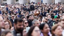 На Плошчы Святога Пятра падчас малітвы "Анёл Панскі"