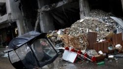 Edifici distrutti nella città iraniana di Beirut