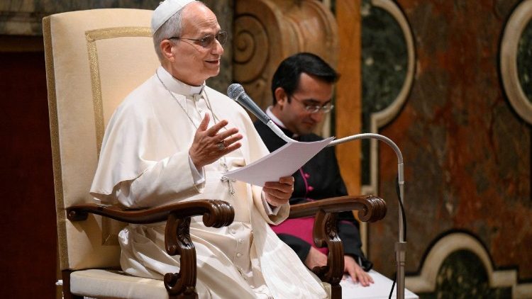 உரை வழங்கும் திருத்தந்தை 