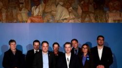 Il premier sloveno Golob e alcuni membri del suo partito dopo il voto di ieri