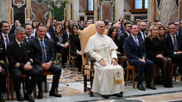 ITA एयरवेज़ के संचालकों और कर्मचारियों के साथ संत पापा लियो 14वें 