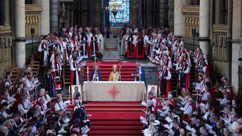 Інтранізацыя архіепіскапа Кентэрберыйскага Сары Малалі