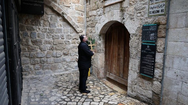 La tradicional procesión de Domingo de Ramos, que normalmente reúne a miles de fieles caminando desde el Monte de los Olivos hacia Jerusalén, fue cancelada este año.