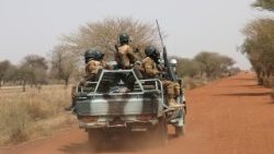 Militär in Burkina Faso auf Patrouille