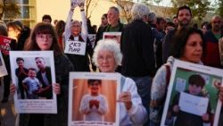 Manifestanti a Tel Aviv protestano contro la guerra in Iran e Libano