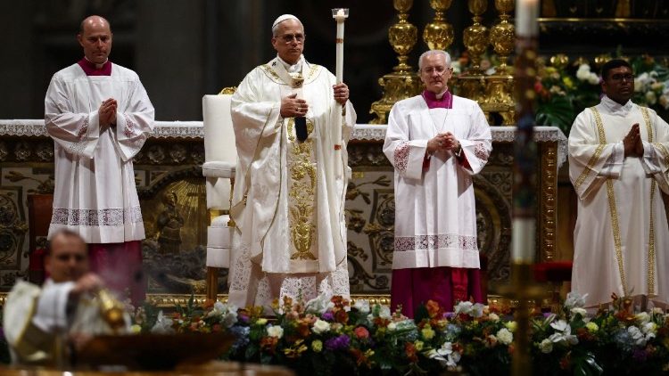 पास्का जागरण की धर्मविधि में पोप लियो 14वें