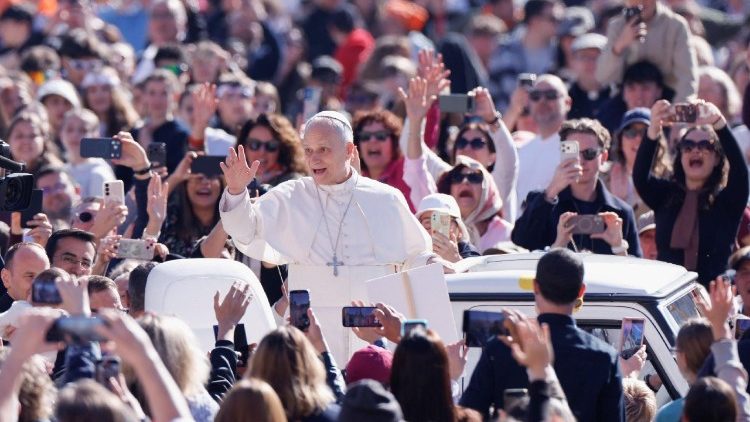 संत पापा का अभिवादन