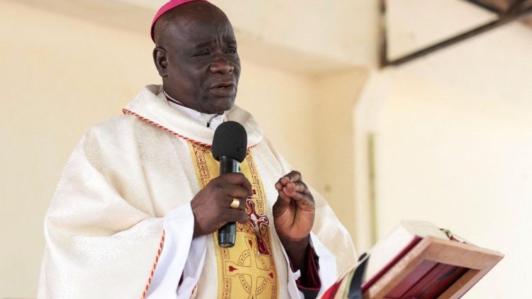 Misa ya Pasaka katika Parokia ya Mtakatifu Anna ya Kanisa Kuu huko Yagoua nchini Camerun.