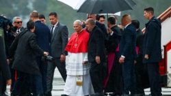 Папа ў міжнародным аэрапорце імя Хуары Бумед’ена 