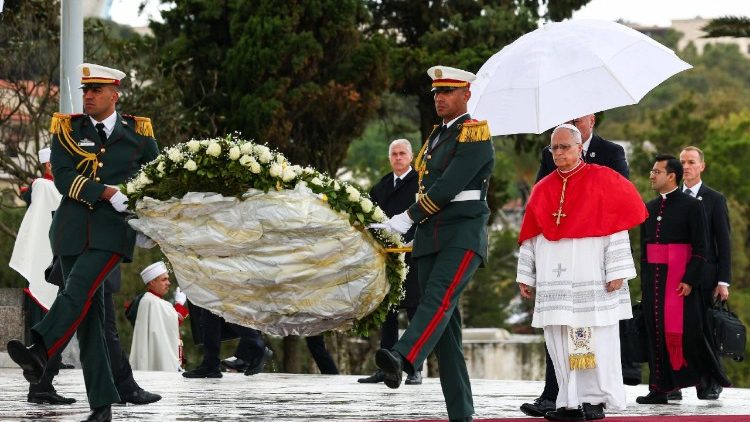 Papst Leo beim M&auml;rtyrerdenkmal in Algier