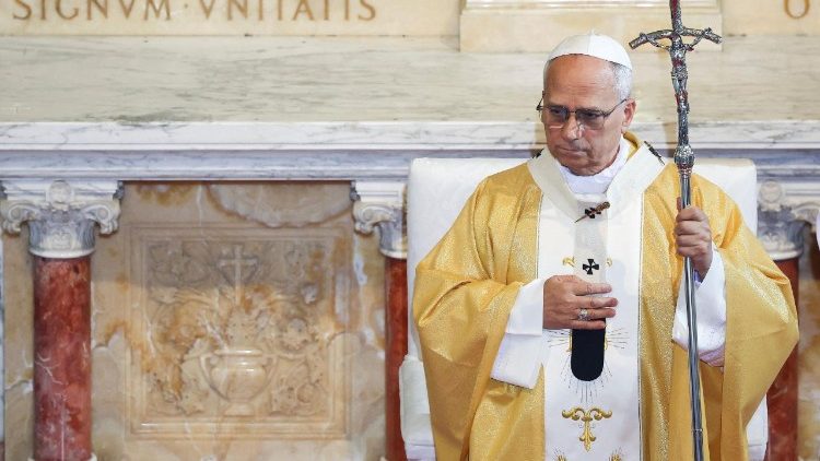 Lev XIV. v bazilice sv. Augustina v Annabě, někdejší Hipponě