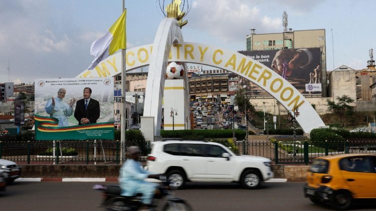 Kamerūno sostinėje Jaundėje iškeltos Šventojo Sosto vėliavos
