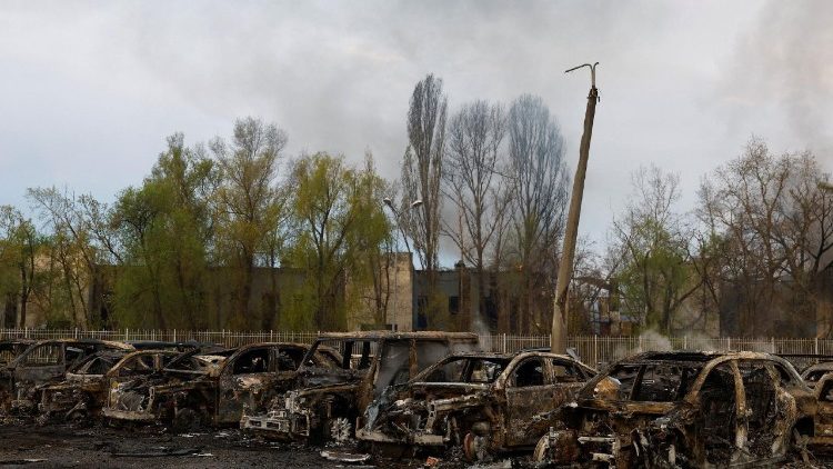 Damaged vehicles at the site of a car dealership, amid Russia's attack on Ukraine, in Kyiv, Ukraine, April 16, 2026. REUTERS/Valentyn Ogirenko