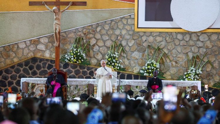 बामेंडा समुदाय को सम्बोधिक करते संत पापा लियो 14वें