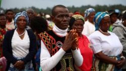 Удзельнікі святой Імшы з Папам у Бамендзе