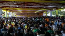 ಯೌಂಡೆಯಲ್ಲಿರುವ ಮಧ್ಯ ಆಫ್ರಿಕಾದ ಕಥೋಲಿಕ್ ವಿಶ್ವವಿದ್ಯಾಲಯದಲ್ಲಿ ಜಗದ್ಗುರು XIVನೇ ಲಿಯೋರವರು ವಿದ್ಯಾರ್ಥಿಗಳು ಮತ್ತು ಪ್ರಾಧ್ಯಾಪಕರನ್ನು ಭೇಟಿಯಾಗುತ್ತಾರೆ