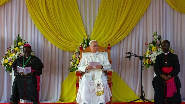 संत पापा लियो 14वें  ने विश्वविद्यालय के छात्रों और प्रोफेसरों के साथ मुलाकात की 