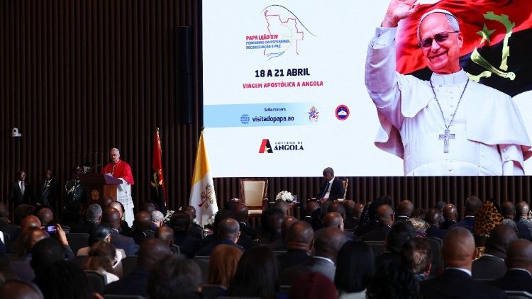 Đức Th&aacute;nh Cha L&ecirc;&ocirc; XIV gặp gỡ ch&iacute;nh quyền, x&atilde; hội d&acirc;n sự v&agrave; ngoại giao đo&agrave;n, Angola, ng&agrave;y 18.04.2026.