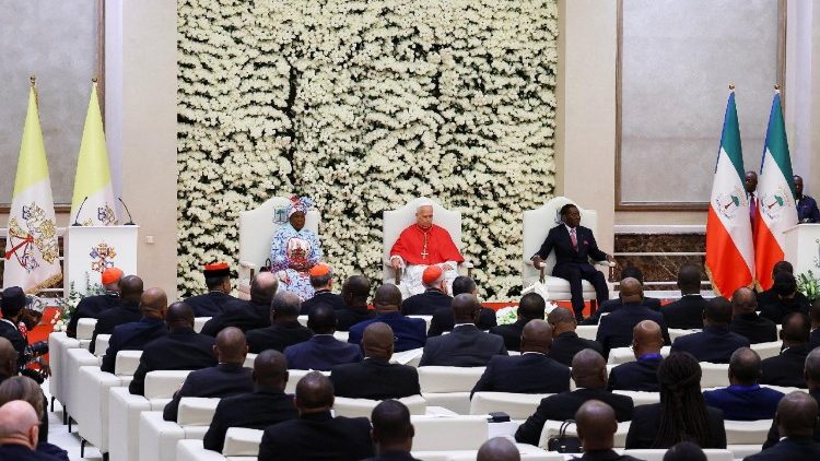 Đức Th&aacute;nh Cha gặp gỡ ch&iacute;nh quyền, x&atilde; hội d&acirc;n sự v&agrave; ngoại giao đo&agrave;n tại Dinh Tổng thống, ng&agrave;y 21.04.2026.